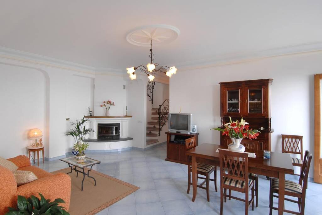 Blumavy Villa Praiano Exteriör bild